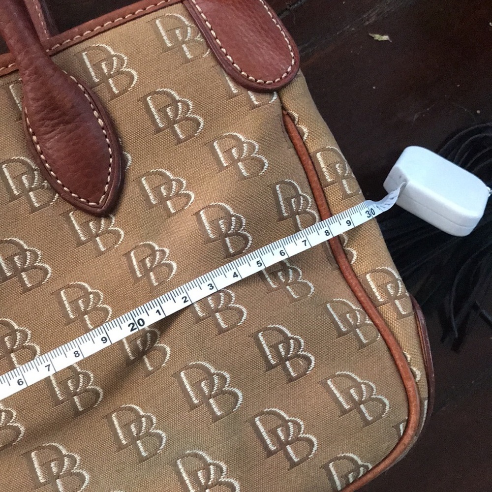 Dooney and Bourke purse - Picture 10 of 10